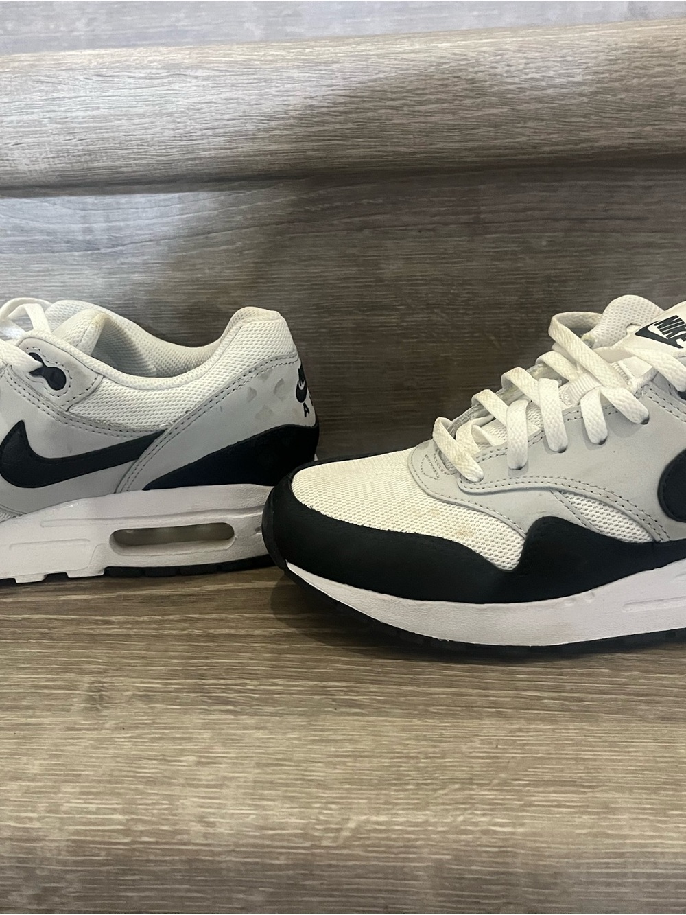 Nike White and Black Low-Top Sneakers